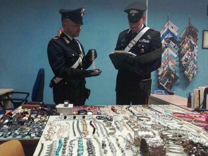 Carabinieri, recupero orologi e gioielli
