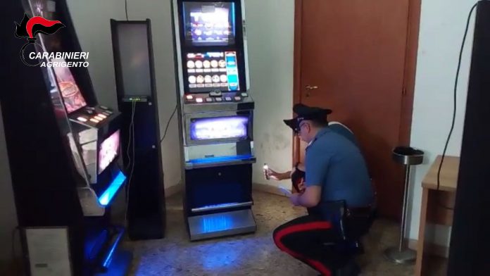 Blitz dei carabinieri sale giochi Agrigento