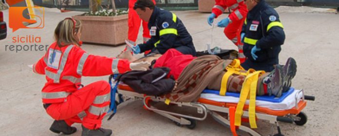 Malore, anziano muore per strada