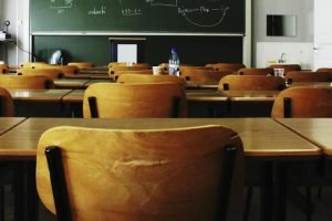 Nelle classi sempre meno studenti e prof, riparte la scuola in Sicilia ed è emoraggia