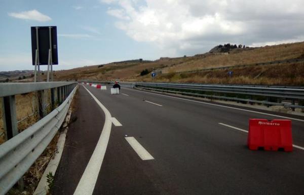 1538580423765.jpg--l_agrigento_caltanissetta_si_fa_in_4__lavori_lumaca__chi_vivra_forse_vedra (Copy)