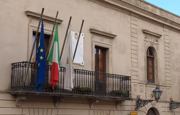 1543254638279_1543254650.jpg--erice__blitz_digos_interrompe_concorso_dei_precari_ (Copy)