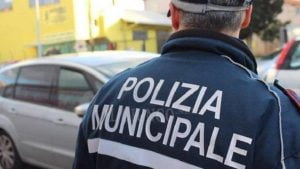 Agrigento, bancarella occupa troppo spazio: multato venditore ortofrutticolo