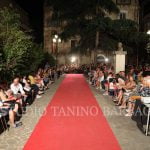 Valguarnera, sfilata di moda dedicata ai bambini: grande pubblico in piazza Lanza