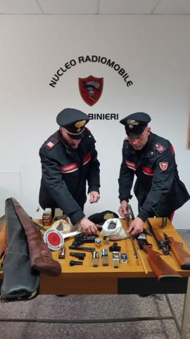 Messina, i Carabinieri arrestano un uomo per detenzione illegale di armi clandestine. Messina, i Carabinieri arrestano un uomo per detenzione illegale di armi clandestine.