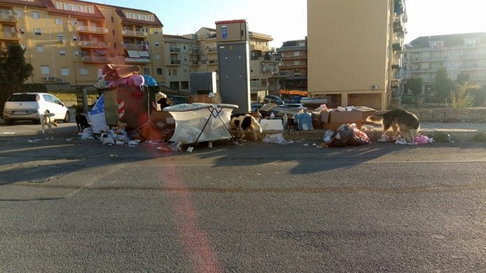 Rifiuti, zona ospedale