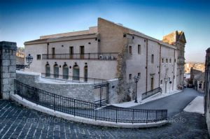 Canicattì, istituzione divieto di fermata in via Bronte Sede decentrata del comune di Canicattì, complesso Badia