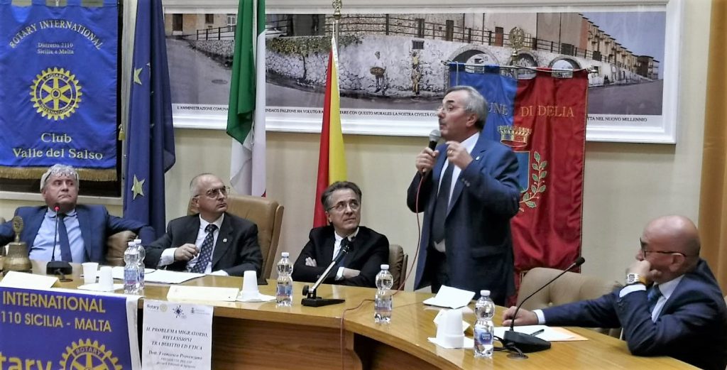 Delia, conferenza su :“Il problema migratorio, riflessioni tra diritto ed etica” (Foto) Delia, conferenza su :“Il problema migratorio, riflessioni tra diritto ed etica” (Foto)