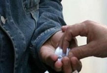 Gela, Trasforma casa in supermarket della droga: arrestato