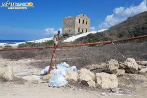 Punta Bianca, MareAmico denuncia l'inciviltà di alcuni individui