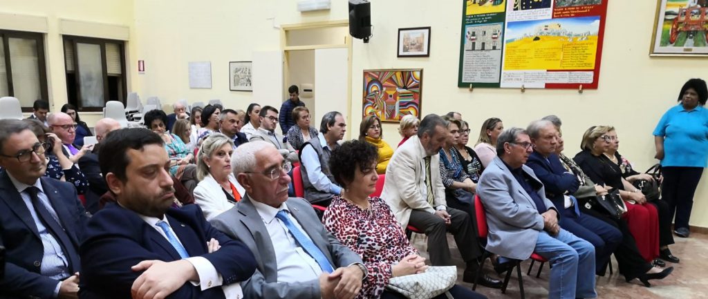 Delia, conferenza su :“Il problema migratorio, riflessioni tra diritto ed etica” (Foto) Delia, conferenza su :“Il problema migratorio, riflessioni tra diritto ed etica” (Foto)