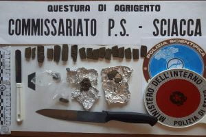 Sciacca, fermato senza patente e in possesso di hashish: arrestato 28enne di Canicattì