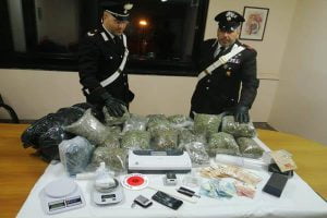 Messina, Rione San Giovannello: nasconde in casa ed in cantina oltre 16 Kg di marijuana