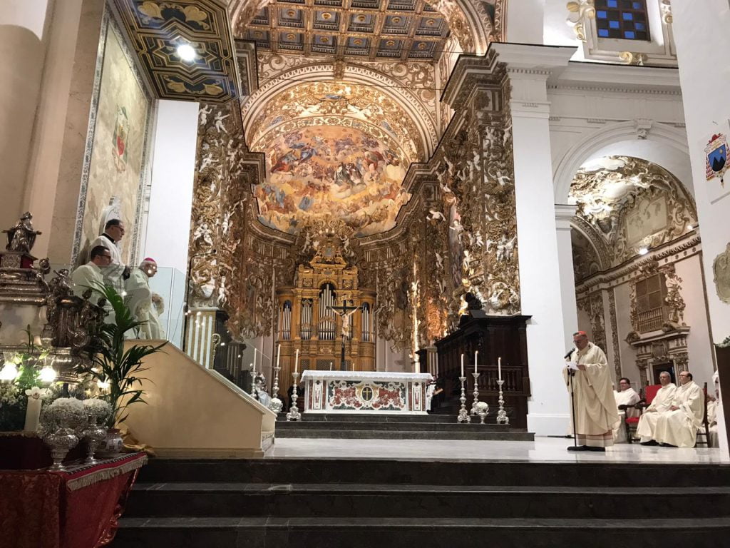 Canicattì, Sindaco Di Ventura consegna olio e anfora al Solenne Pontificale di San Gerlando