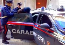 Vittoria, vendeva droga in centro ai giovani: arrestato pusher 34enne