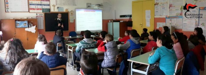 Cultura della legalità, i carabinieri di Vittoria incontrano gli studenti Cultura della legalità, i carabinieri di Vittoria incontrano gli studenti