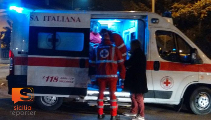 Una neonata è stata ricoverata con lesioni cerebrali gravissime, indaga la polizia.