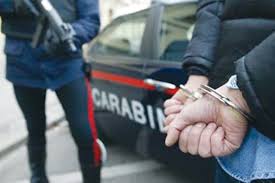 Sicilia, finge mal di denti per sfuggire all'arresto: i Carabinieri non ci cascano