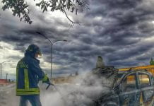 Licata, bruciata auto di un commerciante: indagano i carabinieri Auto bruciata