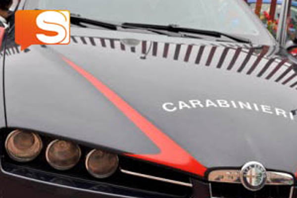 Auto carabinieri Coppia di Enna denunciata per furto nei centri commerciali