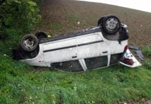 Agrigento, auto sbanda e cappotta a San Leone: ferito il conducente