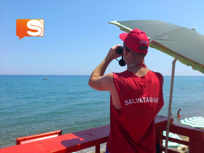 Situazioni di pericolo per il mare mosso a San Leone e Porto Empedocle