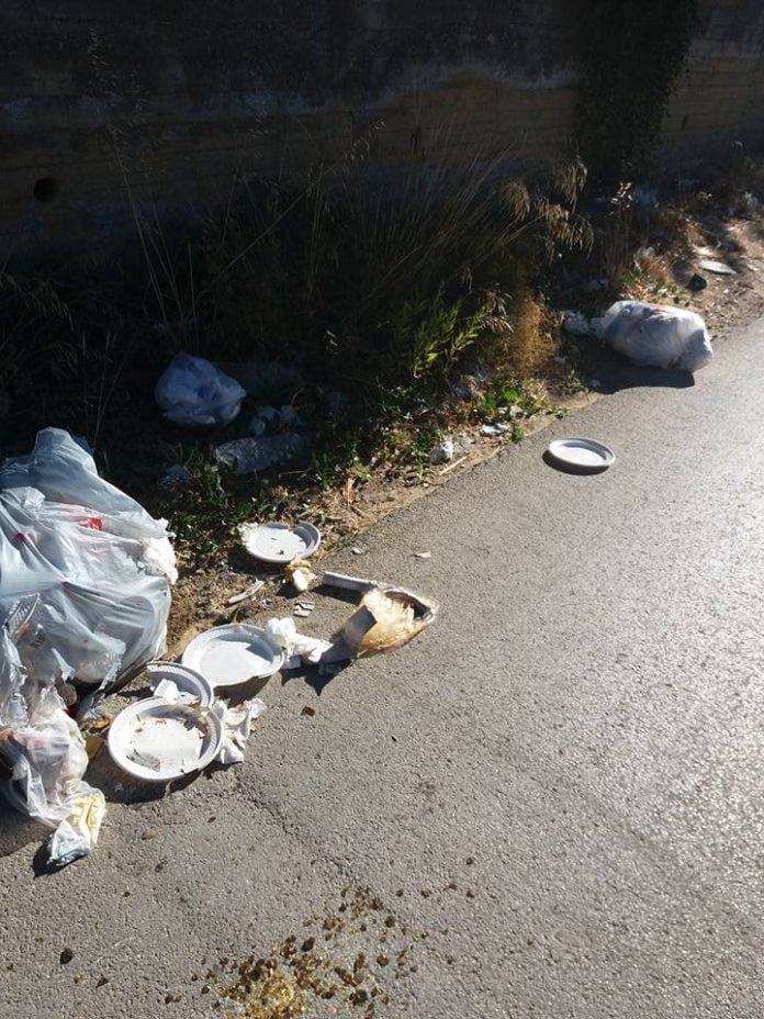 C.da Rinazzi, immondizia per strada