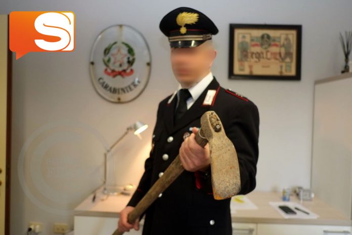Zappa il terreno e viene arrestato, singolare episodio avvenuto a Mussomeli in provincia di Caltanissetta.