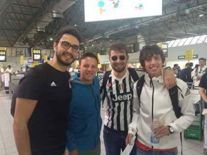 Canicattì, tifosi juventini partiti per Cardiff: saluti in diretta prima della partita (Foto)