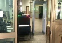 Coltello-in-tasca-tribunale-di-Caltanissetta