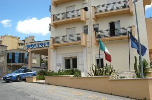 Canicattì, tenta di rubare auto: denunciato giovane del posto Commissariato-di-Canicattì