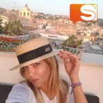Sicilia, l'ex velina Costanza Caracciolo mette in mostra le sue curve nelle spiagge sicule (Foto)