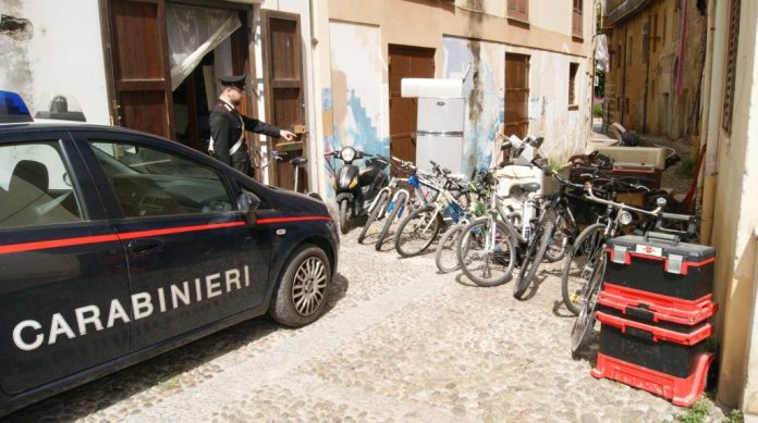 Mini market merce rubata a Palermo