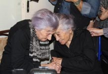 Fifì (S) e Dede Cammalleri, le due sorelle ultracentenarie di Canicattì (Agrigento). E' morta nel sonno la più "giovane" delle due sorelle ultracentenarie Cammalleri di Canicattì (Agrigento), 6 luglio 2018. Fifì Cammalleri, 106 anni, si è spenta nella sua casa di Canicattì dove viveva con la sorella Diega "Dedè" di 112 anni che è tra le donne più anziane d'Italia e nel mondo. La signorina Fifì, anche per la sua veneranda età, ha sempre vissuto di "luce riflessa" a causa della maggiore età della sorella Dedè, anche lei signorina ed insegnante, che ad ogni compleanno porta Canicattì, da qualche tempo, alla ribalta nazionale e mondiale. Anche lo scorso 12 dicembre Fifì è stata festeggiata dai familiari con in testa la sorella Dedè e la cognata che di anni ne ha 95.