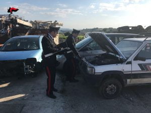 Ravanusa, fanno sparire la targa ed il telaio da un’autovettura rubata: in manette madre e figlio
