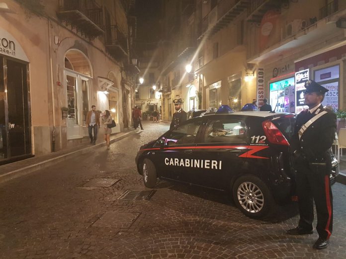 carabinieri in via Atenea