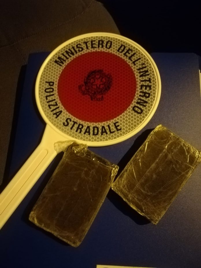 Arresto-Polizia-Stradale-detenzione di droga