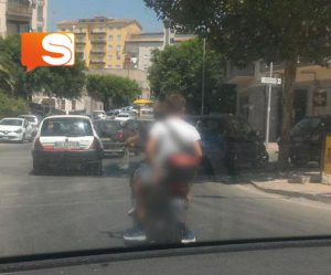 Mancato uso del casco sulle bici elettriceh, polemica sui social