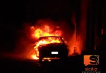 Auto in fiamme