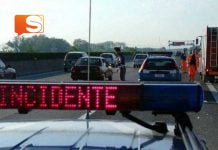 Auto si ribalta sull'autostrada Palermo Catania