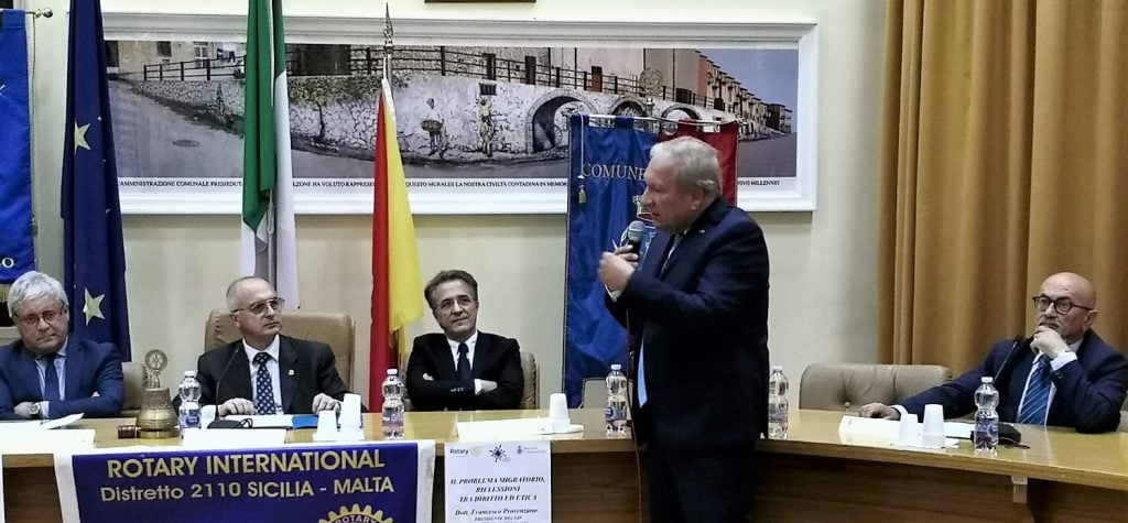 Delia, conferenza su :“Il problema migratorio, riflessioni tra diritto ed etica” (Foto) Delia, conferenza su :“Il problema migratorio, riflessioni tra diritto ed etica” (Foto)