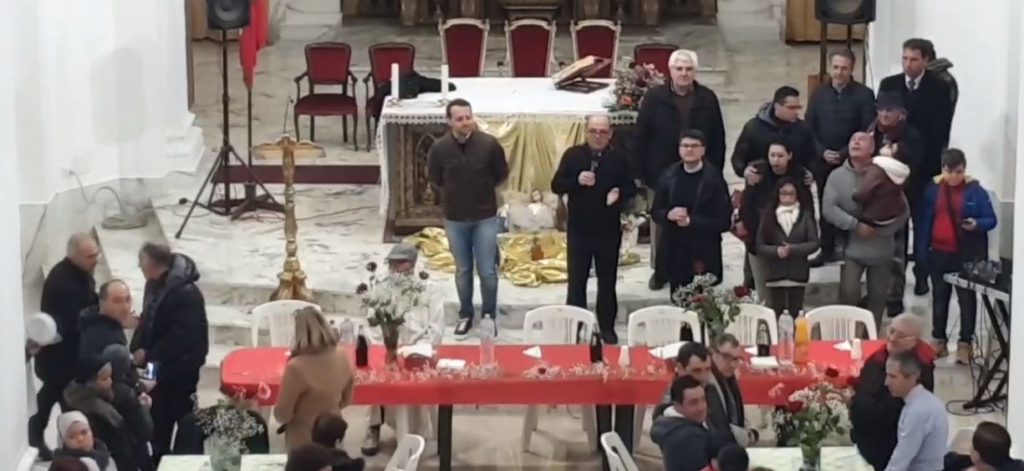 Delia, "Aggiungi un posto a tavola” : partecipazione religiosa in Chiesa Madre(Foto)