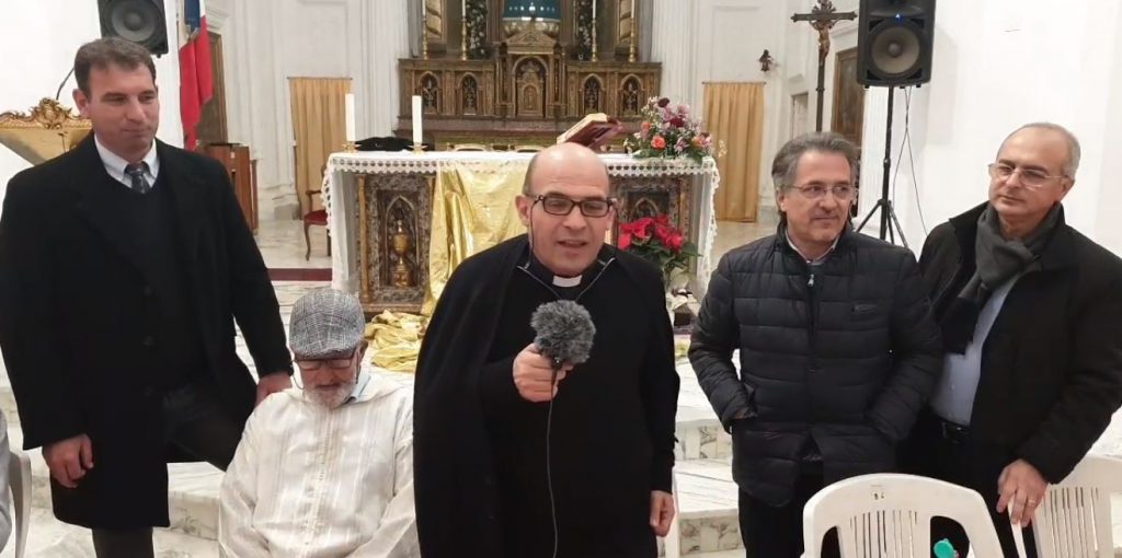 Delia, "Aggiungi un posto a tavola” : partecipazione religiosa in Chiesa Madre(Foto)