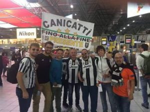 Canicattì, tifosi juventini partiti per Cardiff: saluti in diretta prima della partita (Foto)
