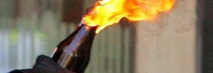 Lanciarono due molotov contro giovani senza tetto.