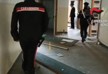 Licata, sorpresi a rubare infissi in una scuola: due arresti Licata, sopresi a rubare infissi in una scuola