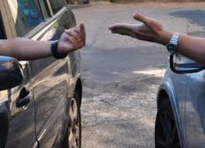 Lite parcheggio Palermo, donna presa a pugni