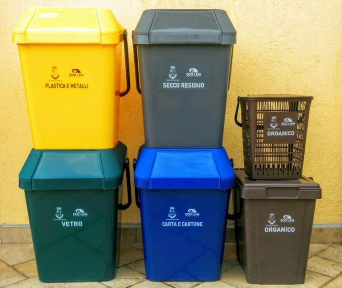 Canicattì, consegna mastelli differenziata