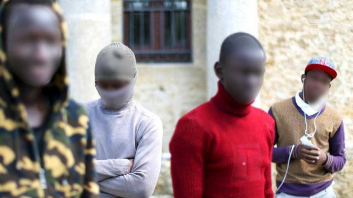 Minori extracomunitari importunano ragazze di Adrano