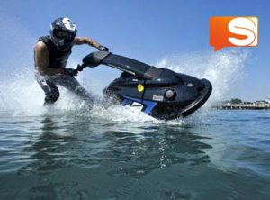 Una moto d’acqua che scorrazzava pericolosamente tra i bagnanti nel lido di Mollarella a Licata ha attirato l'attenzione di alcuni bagnanti che hanno subito avvisato la Guardia costiera
